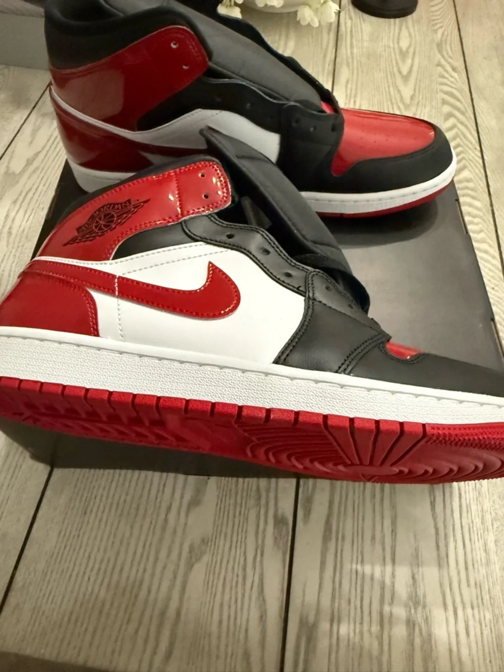 Jordan Men's Air Jordan 1 Mid Black/Red/White Athletic Shoes